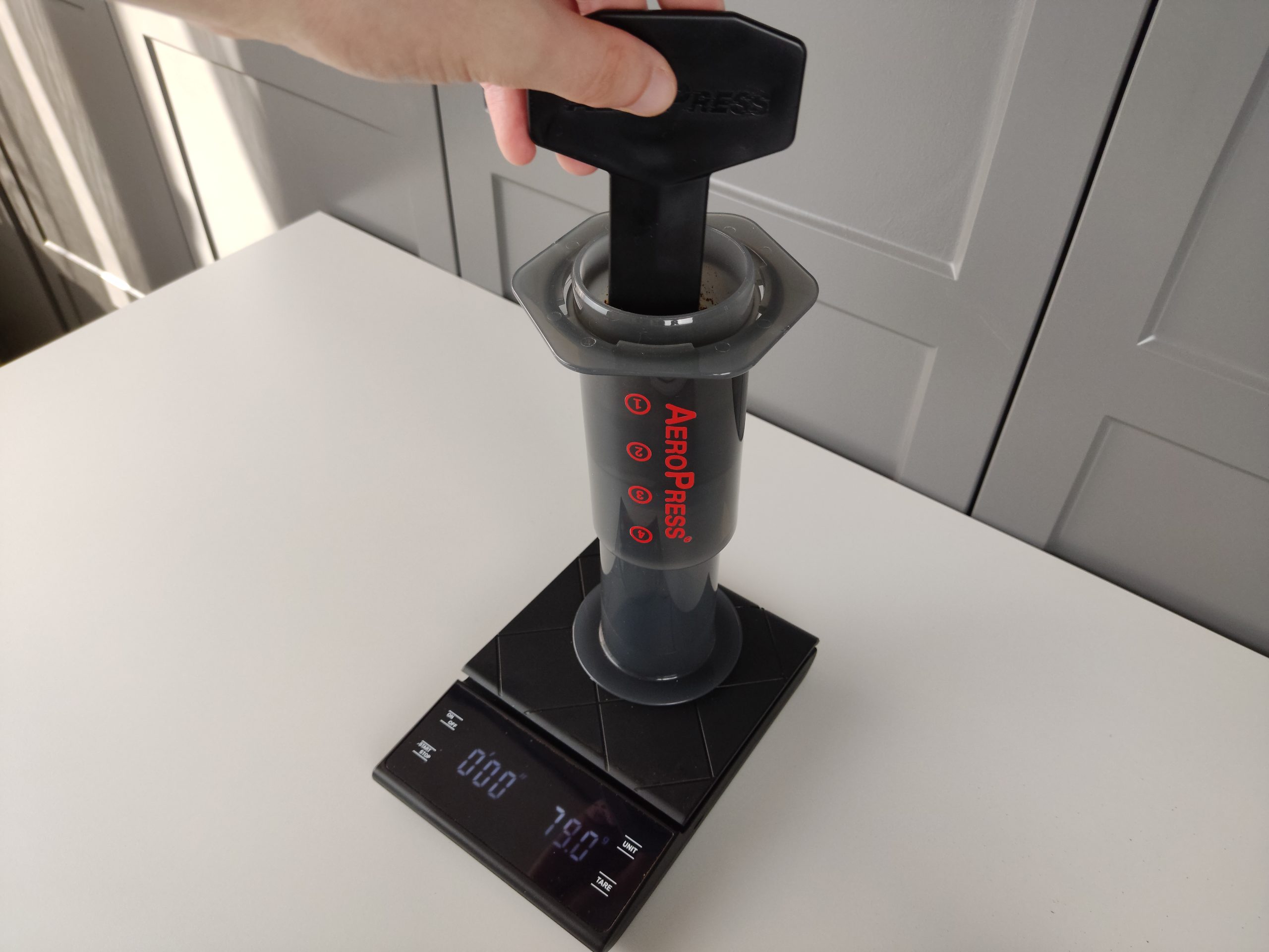 brewing coffee with aeropress